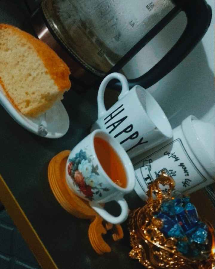 کیک ها و گلاب 