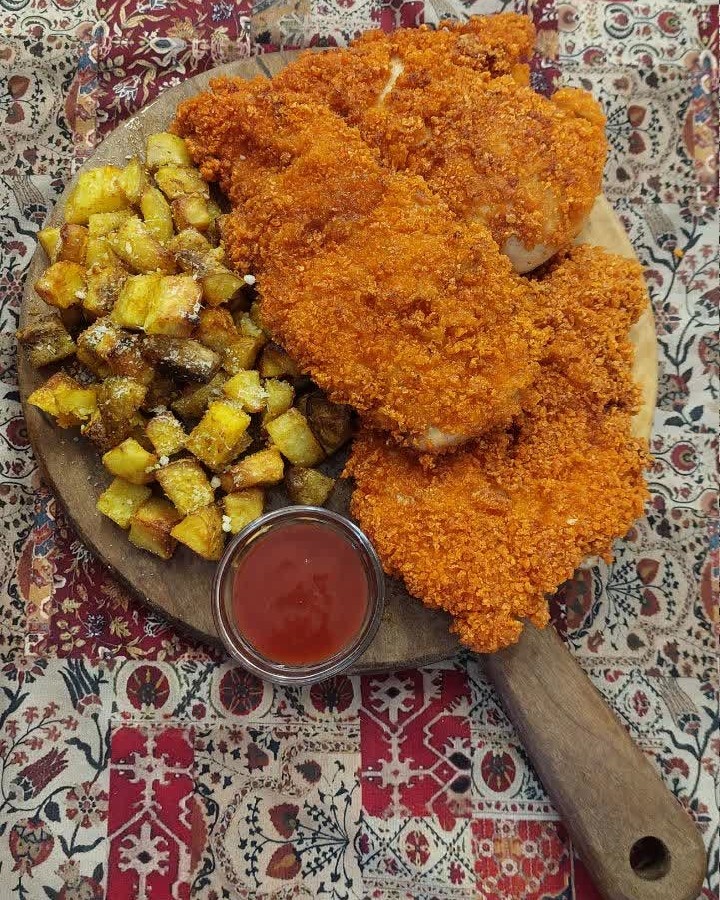 شنیتسل مرغ و سیب زمینی تنوری