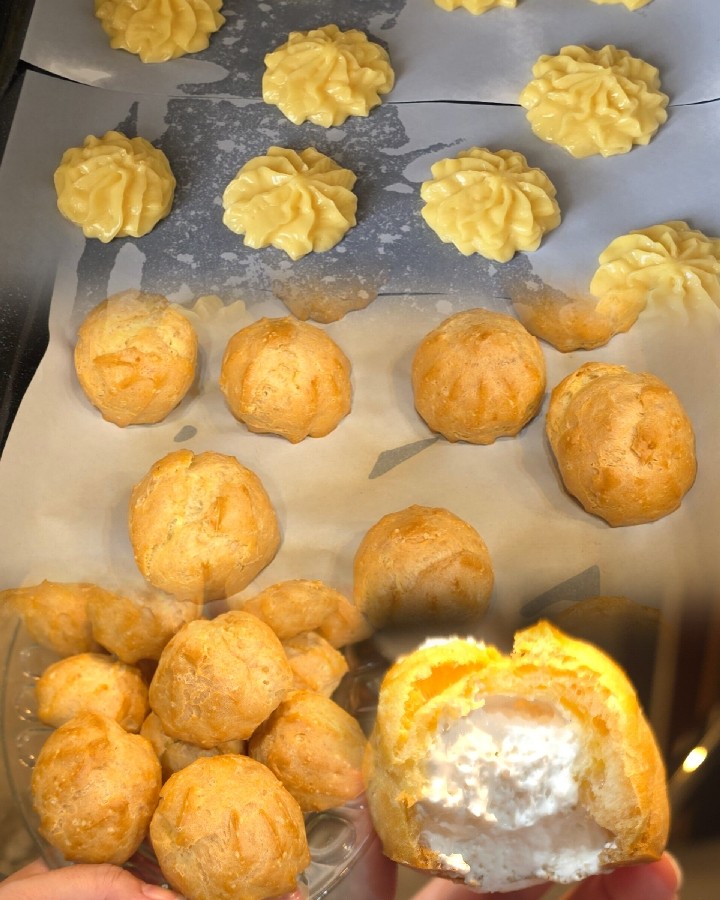 نان خامه ایی 