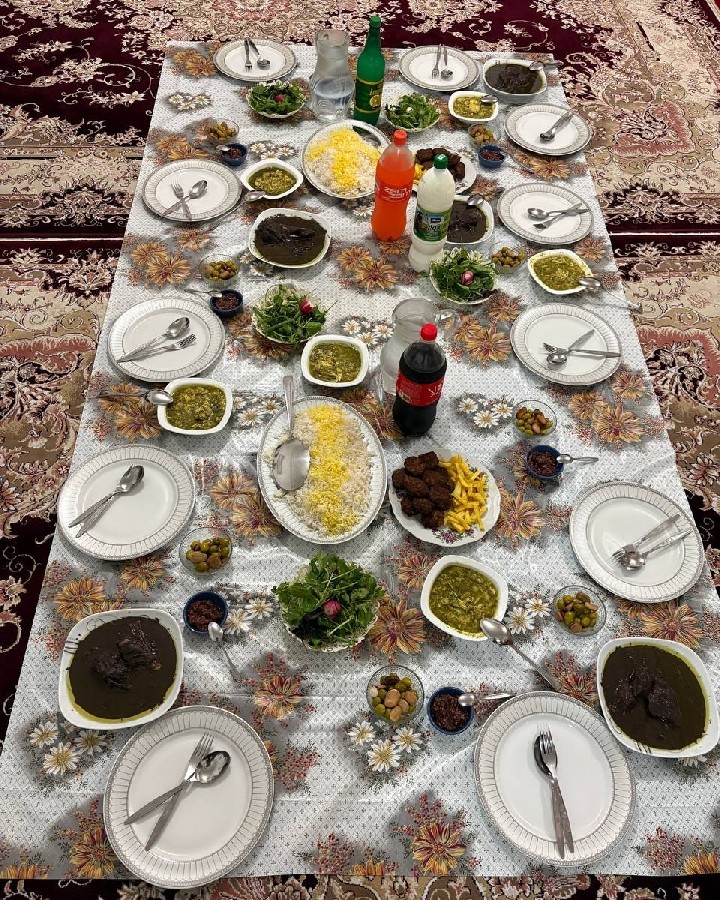 سفره ی مهمانی برای دوست قشنگم خاطره جون از پاپی ورق  بزن عشق وقلبم رو قرمز کن❤