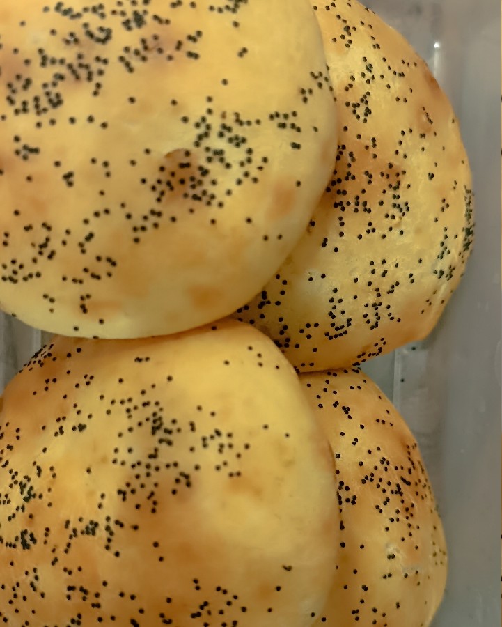 نون شیرمال. تازه. تازه. 


