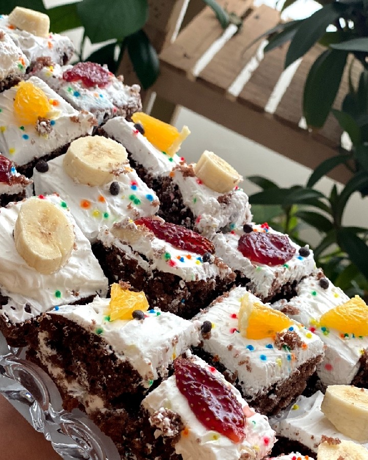 شیرینی خامه ای شکلاتی?