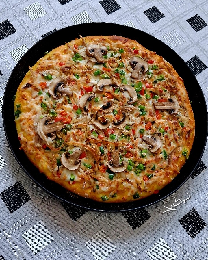 پیتزا مرغ وقارچ