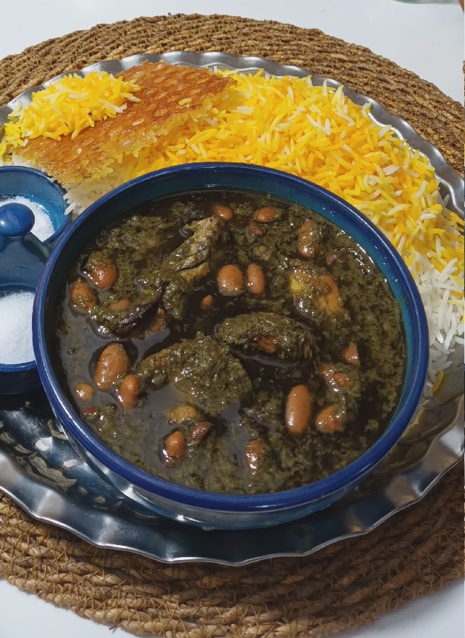 قورمه سبزی 
ورق بزن عزیزم 
