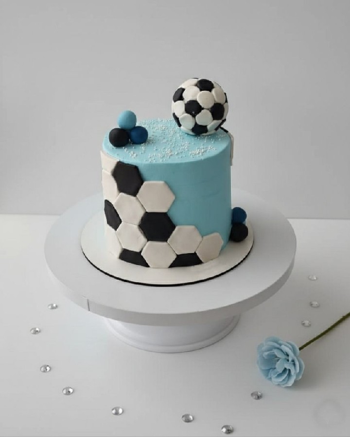کیک فوتبالی با تم آبی برای تولد7 سالگی پسرم???