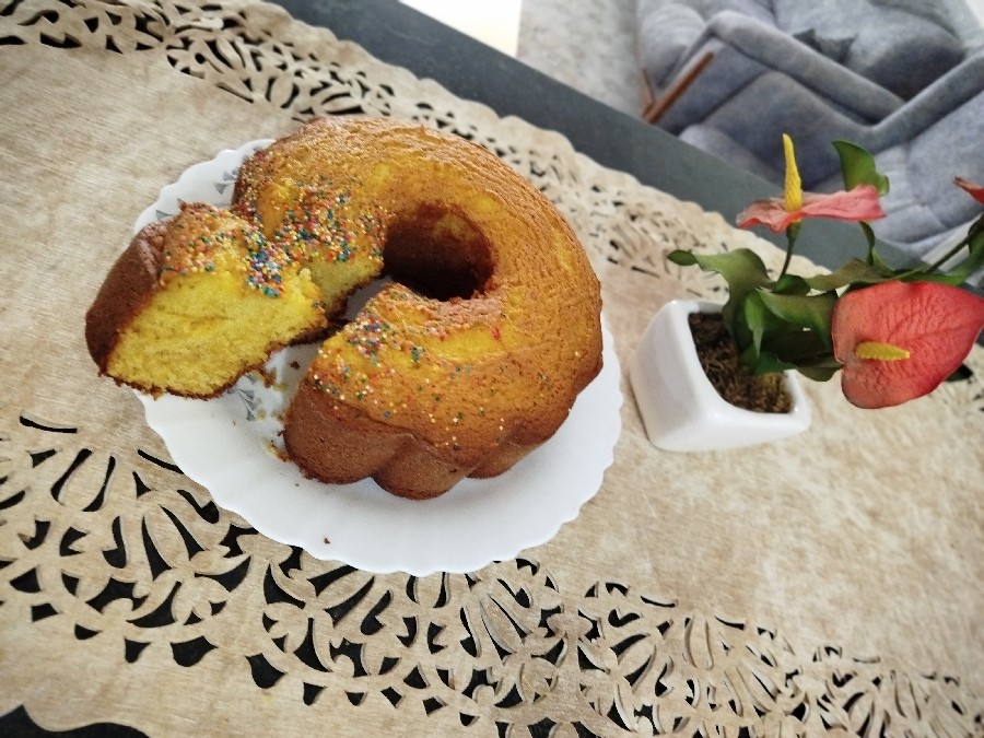 این یه کیک خوشمزه با زعفران ناب خراسان