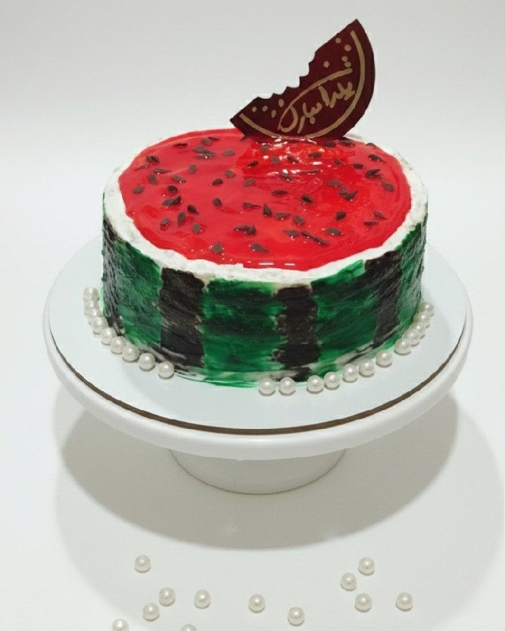 کیکی که بدون امکانات برای شب یلدا درست کردم 