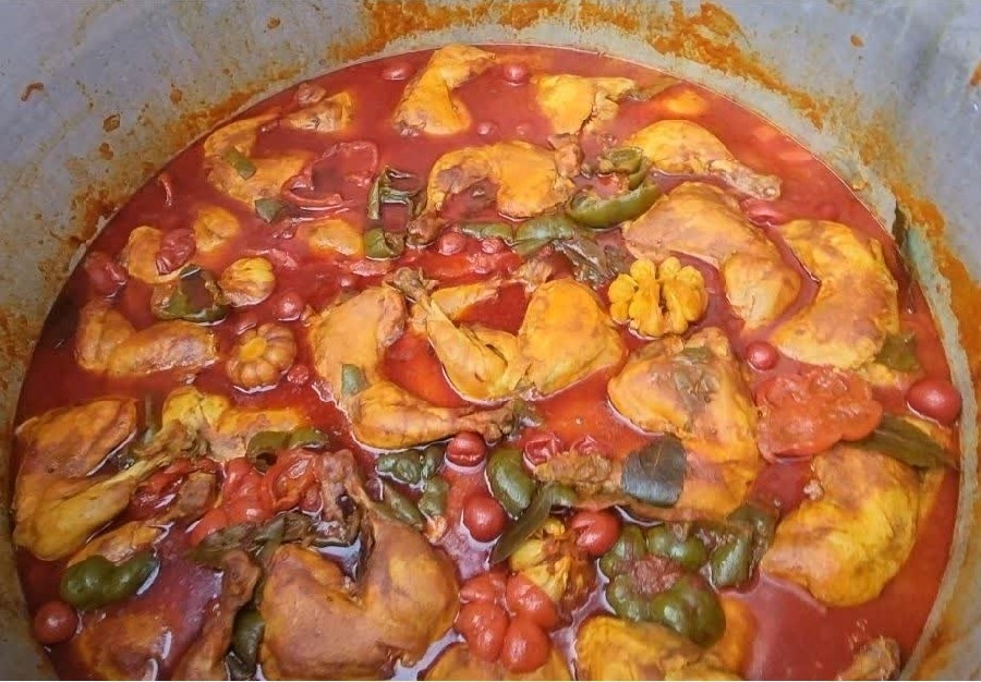 پخت مرغ مجلسی به تعدا بالا. 