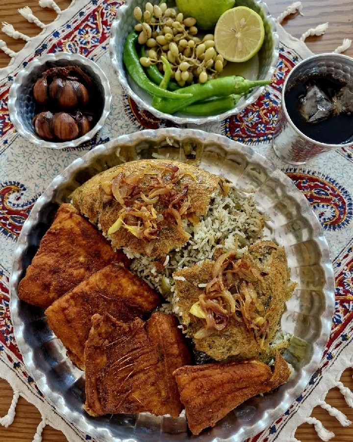 
سبزی پلو با ماهی
