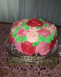 کیک خودم پز تقدیم میکنم ب کسانی که امروز تولد شون بود