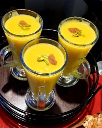 فرنی باآردشیرینی زعفرانی