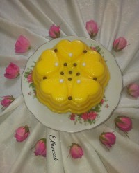 ماقوت زعفرانی با شیر