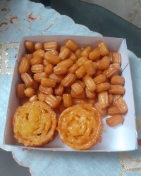 بامیه و زولبیا خانگی بهی پز سفارش مشتری عزیزم وزن : یک کیلو ونیم