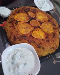 ماکارانی زعفرانی با تهدیگ سیب زمینی