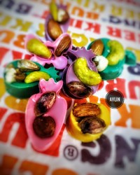 شکلات رنگی آجیلی آیلار خانم ورق بزنید دوستای گلم (خوشمزه و آسون)