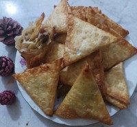 سمبوسه گوشت و قارچ