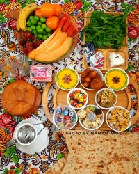 ورق بزن وسفره های افطارمو ببین جون دل ...