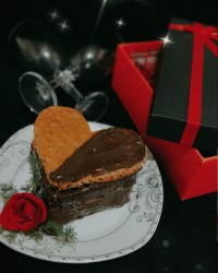 کیک وانیلی با پودینگ شکلاتی