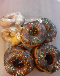 دونات های خوشگل وخوشمزه خودم پز??