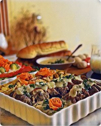 رست بیف با سس قارچ غذای مدرن سس قارچ