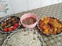 سلام روزتون خوش. ناهار امروز. کباب دورنگ خورش گوشت سیبزمینی