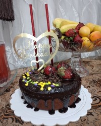 کیک شکلاتی با روکش سس شکلات