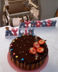 کیک پایه با گاناش (مهربونا فالو کنید و استوری ها رو از دست ندید)