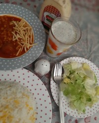 برنج و قیمه دوغ سالاد