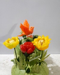 پرنده با هویج