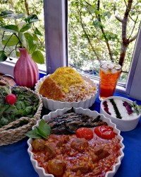 رشته پلو با خورش قیمه بادمجون