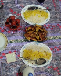 بال مرغ با برنج زعفرانی