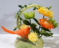 پرنده با هویج