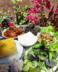 آلو مسما با برنج قالبی و کوکو سبزی با
