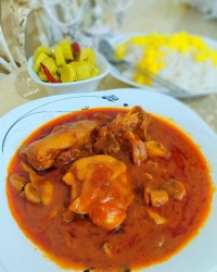 خورش مرغ و قارچ
