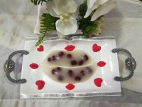 دسر ژله آلوورا و خامه زده شده آلبالویی.