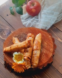 اسپرینگ رول سیب و دارچین