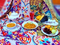 سوپ مرغ و جو و گندم و خورشت مرغ محلی