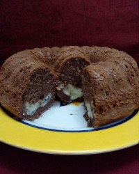کیک کاکائویی کرمدار