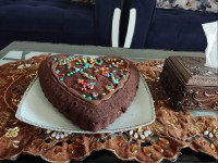 کیک شکلاتی وشربت خاکشیر وحلوای خرما ازهمسایه? عیدغدیرخم مبارک??