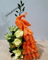 طاووس با هویج