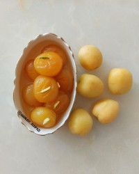 مربا زردآلو درسته با مغز هسته