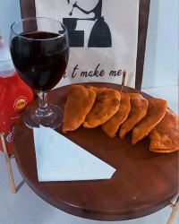 پیراشکی فالو کنید و لایک فالو میشید