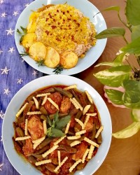 خوراک مرغ و بامیه و رشته پلو