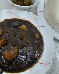 قلیه میگو با برنج کته ای و ترشی بادنجون