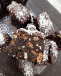 شکلات بیسکویتی