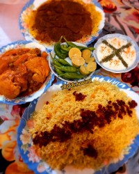 زرشک پلو با مرغ و ته دیگ نان