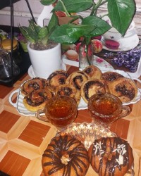 بوقت رول دارچینی ودوناتای خوشمزه ی من