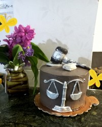 کیک با فوندانت طرح وکالت