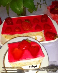 اسلایس یخچالیِ توت فرنگی...