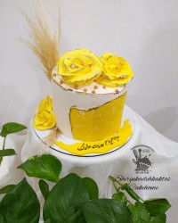 کیک خامه ای جذاب گل رز خامه ای